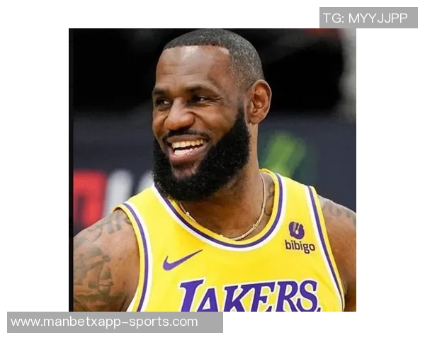 里夫斯赞詹姆斯无论传球还是投篮总能做出明智选择不受外界干扰